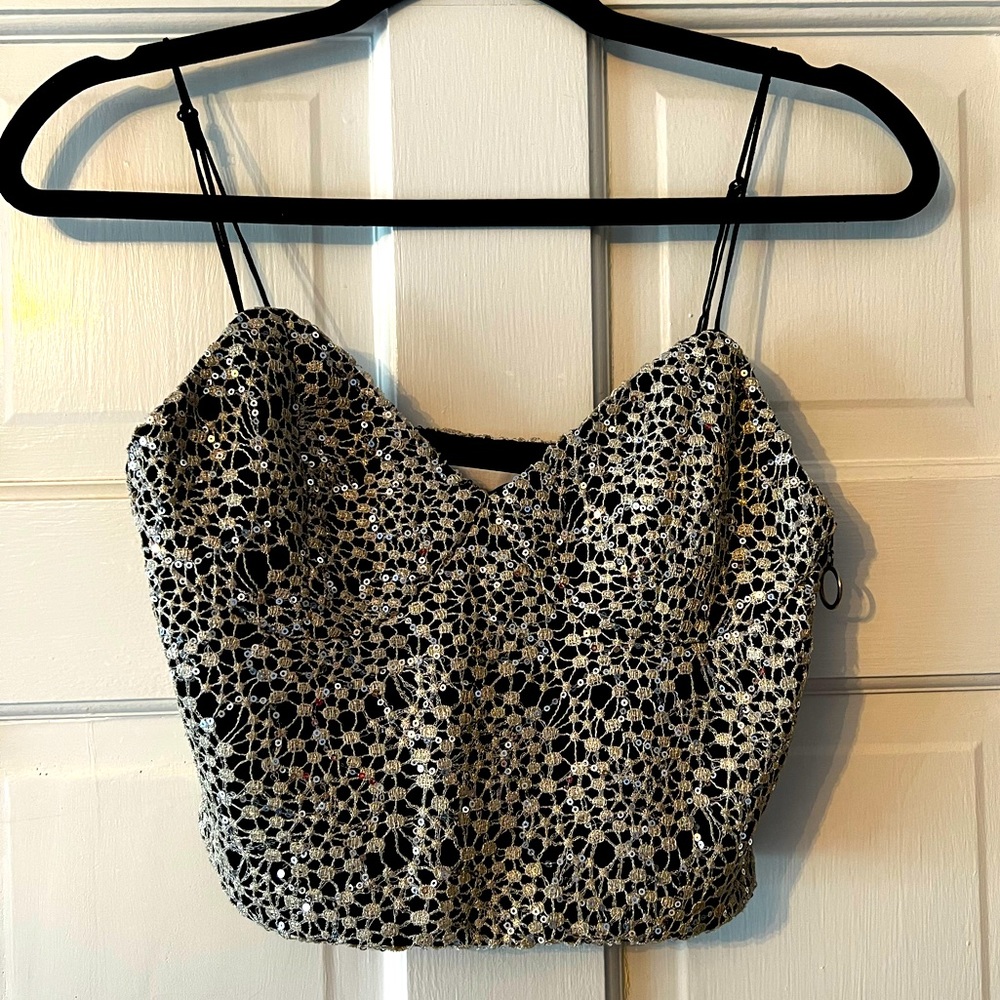 Never worn! New without tags! Line and dot sparkle crop top size small